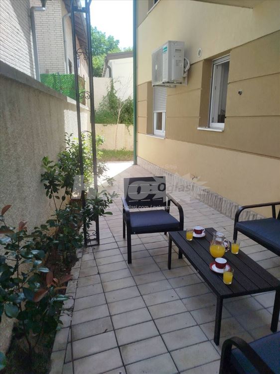 Izdaje se stan sa garazom i dvoristem u Mirijevu — 10