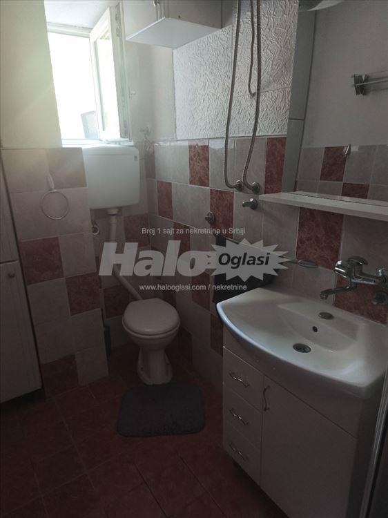 Izdaje se stan sa izlazom na dvorište-Centar Zemun — 3