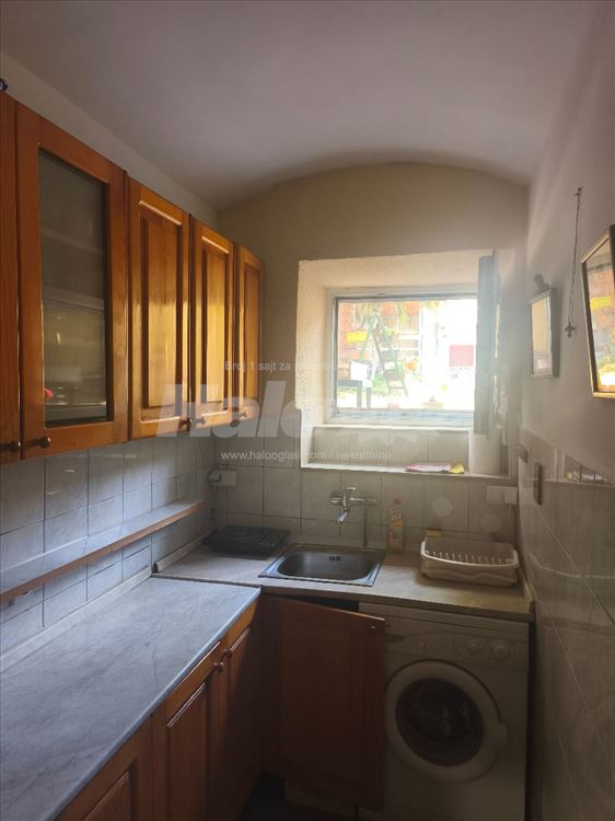 Izdaje se stan sa izlazom na dvorište-Centar Zemun — 5