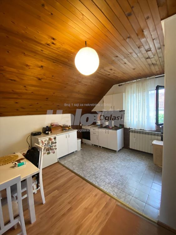 Izdaje se stan sa uračunatim troškovima — 7