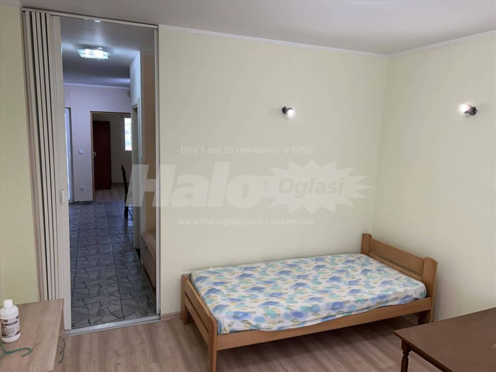 Izdaje se stan u Batajnici — 10