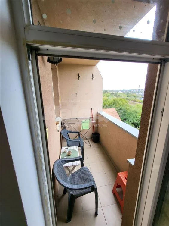 Izdaje se stan u Beogradu — 10
