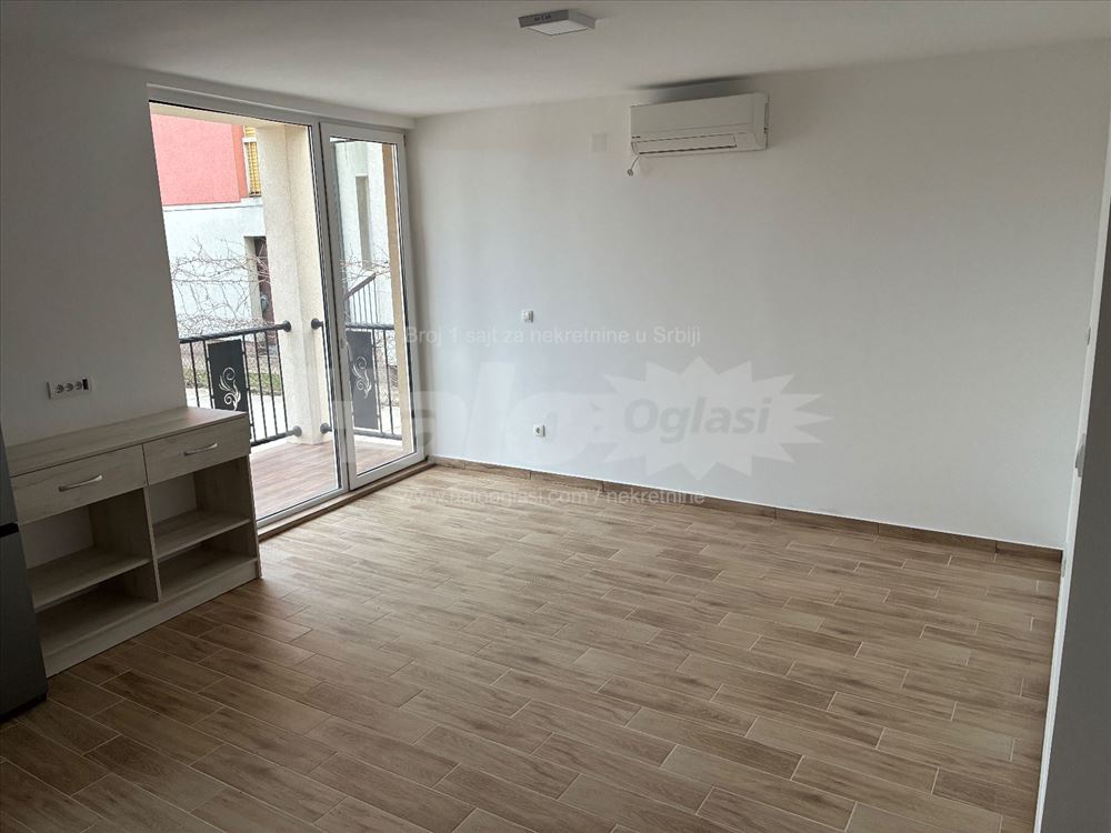 Izdaje se stan u blizini vrtica i os — 4