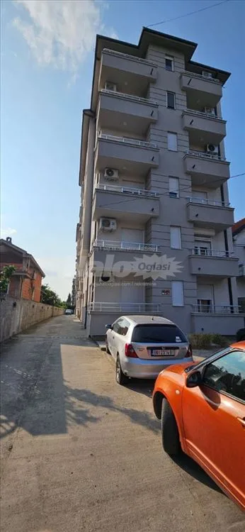 Izdaje se stan u Borči na top lokaciji — 2