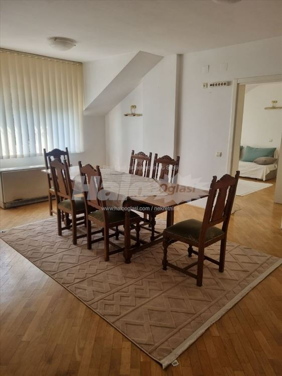 Izdaje se stan u centru Banovog brda — 8