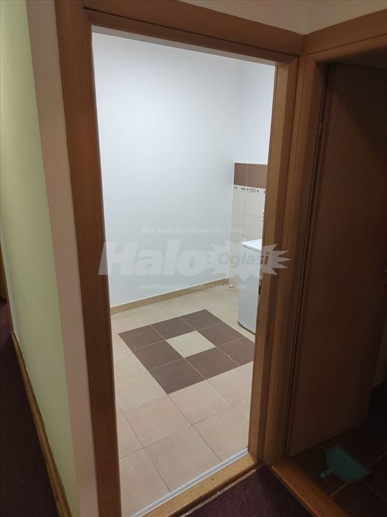 Izdaje se stan u centru kao poslovni prostor — 4