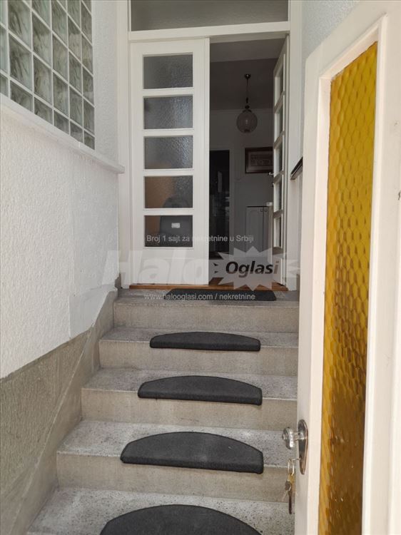 Izdaje se stan u Milana Raspopovića blizina FONa — 4