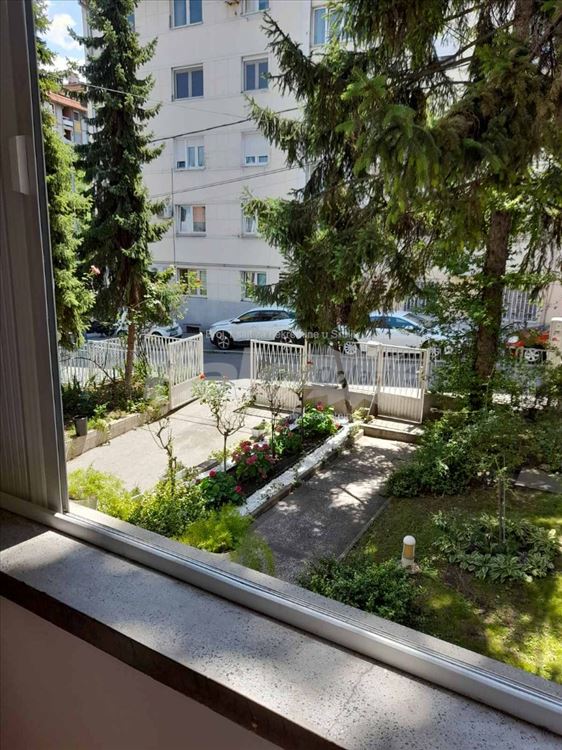 Izdaje se stan u Milana Raspopovića blizina FONa — 9