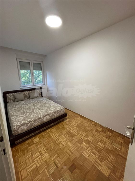 Izdaje se stan u Novom naselju , Batajnica — 5