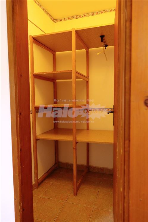 Izdaje se stan u porodičnoj kuci u Zemunu — 12