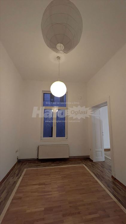 Izdaje se svetao i funkcionalan poslovni prostor — 7