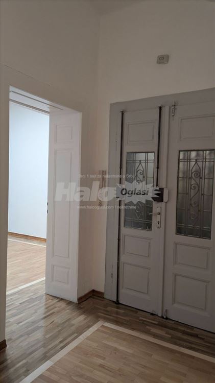 Izdaje se svetao i funkcionalan poslovni prostor — 8