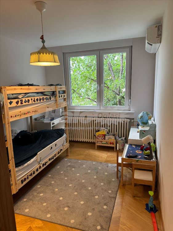 Izdaje se svetao trosoban stan od 75 m² kod Hrama — 3
