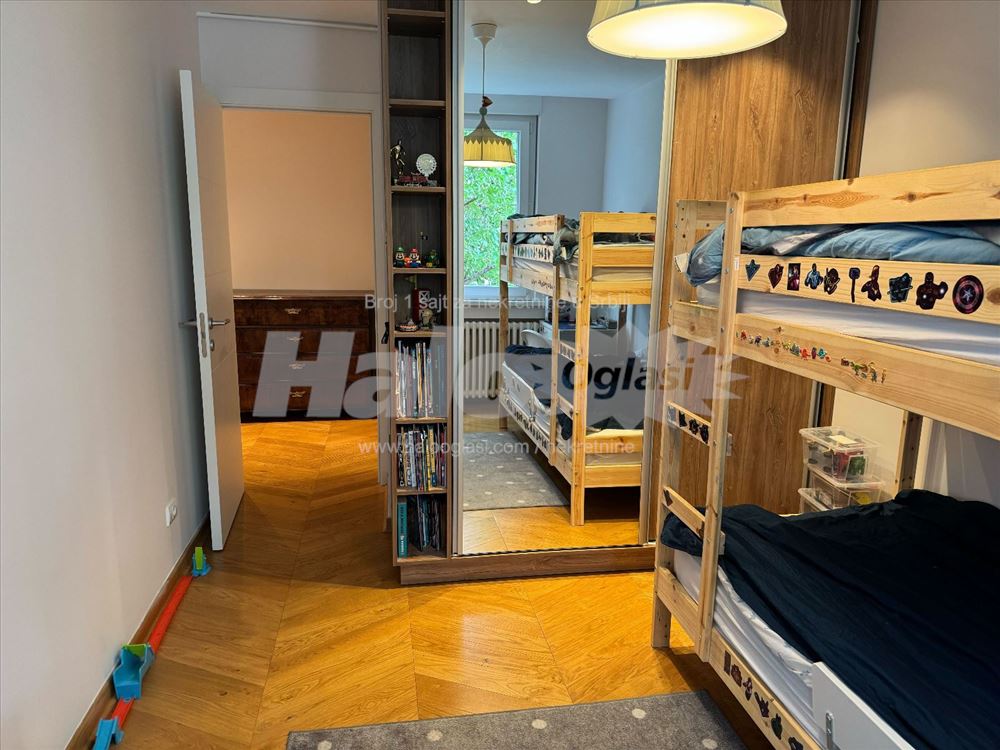 Izdaje se svetao trosoban stan od 75 m² kod Hrama — 4