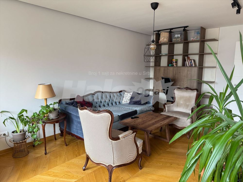 Izdaje se svetao trosoban stan od 75 m² kod Hrama — 8
