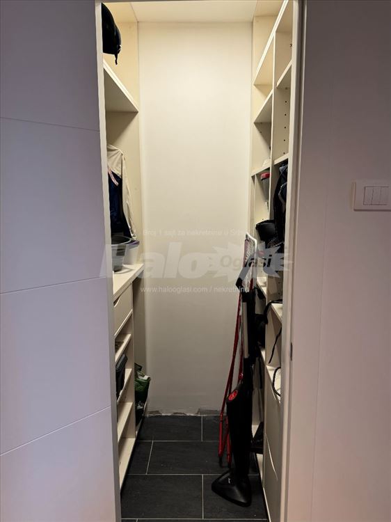 Izdaje se svetao trosoban stan od 75 m² kod Hrama — 9