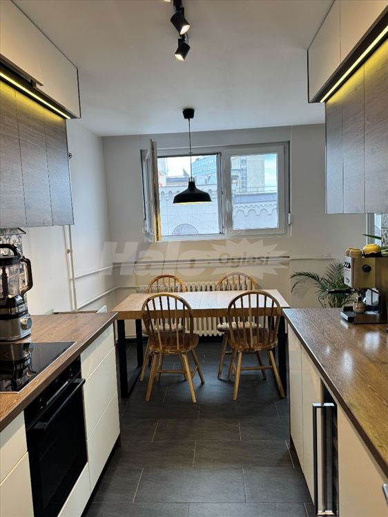 Izdaje se svetao trosoban stan od 75 m² kod Hrama — 10