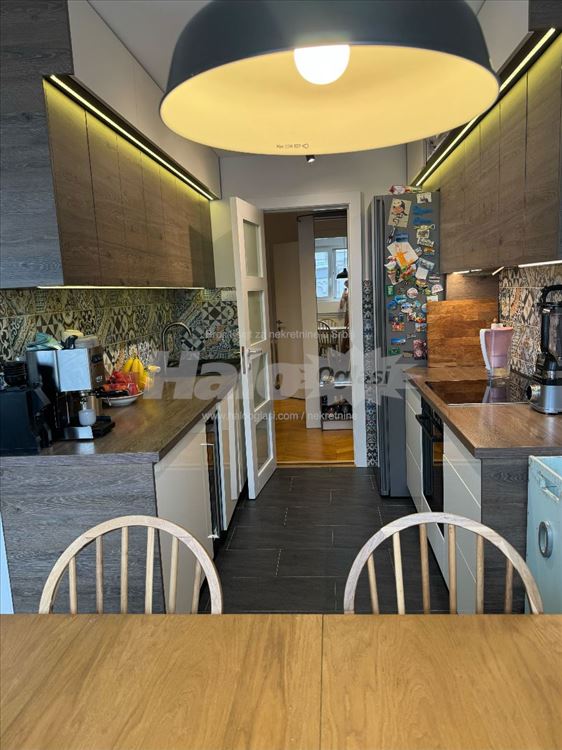 Izdaje se svetao trosoban stan od 75 m² kod Hrama — 11