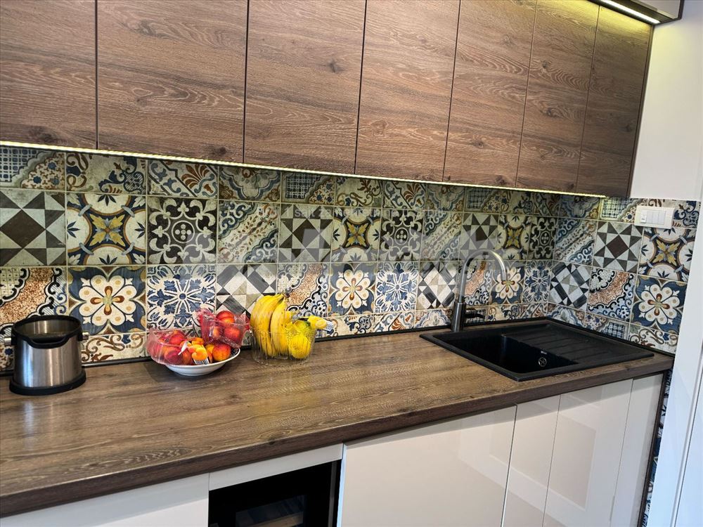 Izdaje se svetao trosoban stan od 75 m² kod Hrama — 13