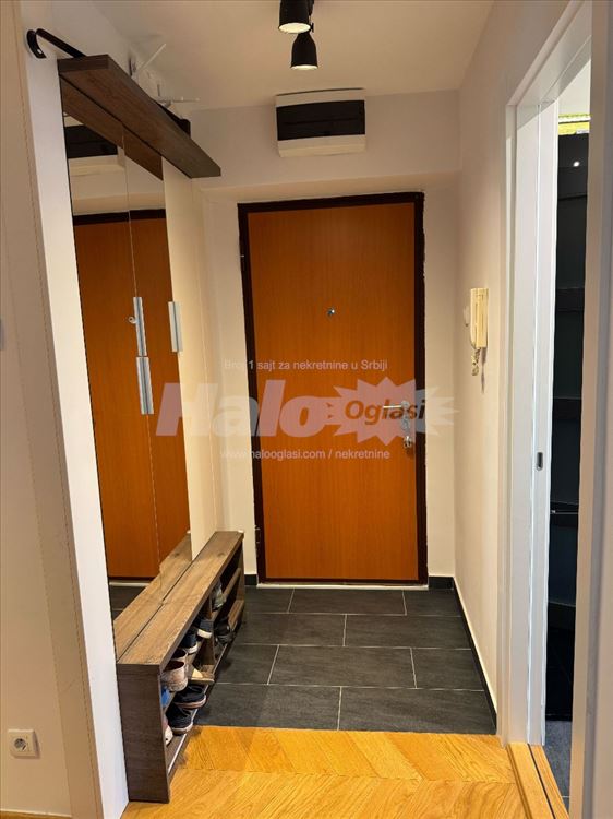 Izdaje se svetao trosoban stan od 75 m² kod Hrama — 15