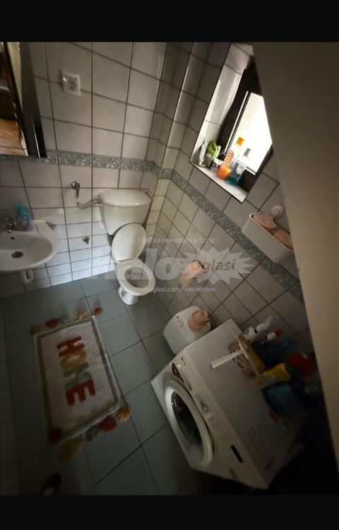 Izdaje se trosoban stan u Ignjata Joba — 3