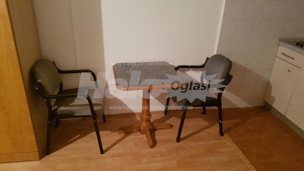 Izdajem 0,5 stan blizu Vukovog spomenika — 4
