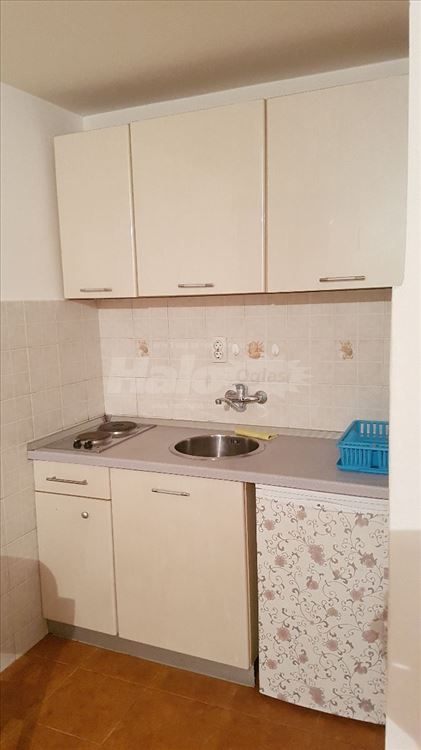 Izdajem 0,5 stan blizu Vukovog spomenika — 5