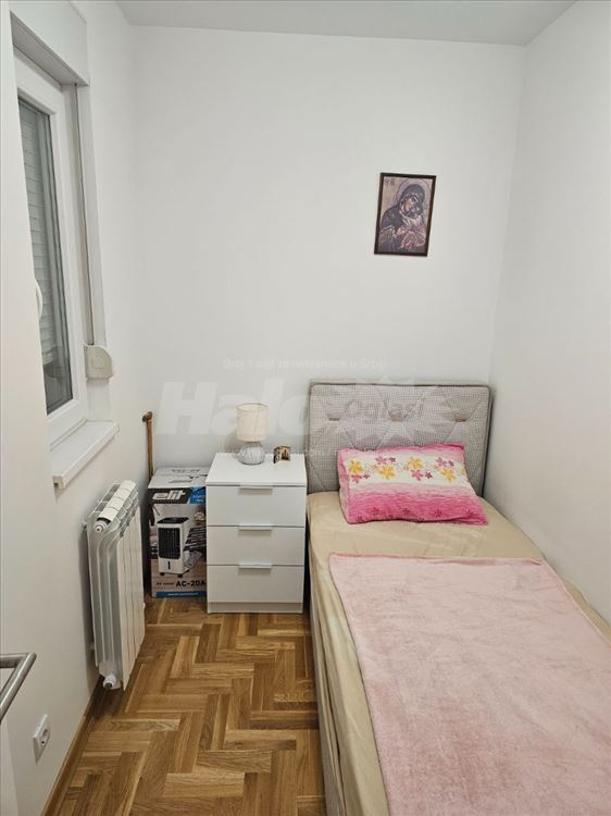 Izdajem 1.5 lux stan — 2