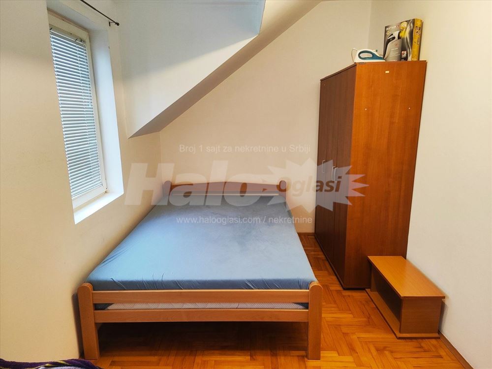 Izdajem 1,5 soban stan u Učiteljskom naselju — 3