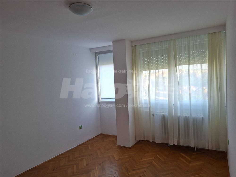 Izdajem 2.5 soban stan na Konjarniku,56m2 — 12