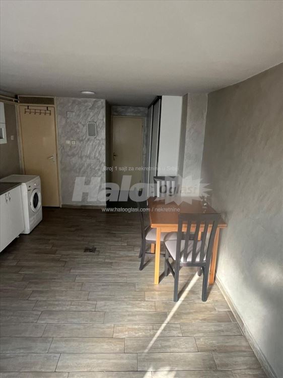 Izdajem 2 soban namešten stan u Zemunu — 2