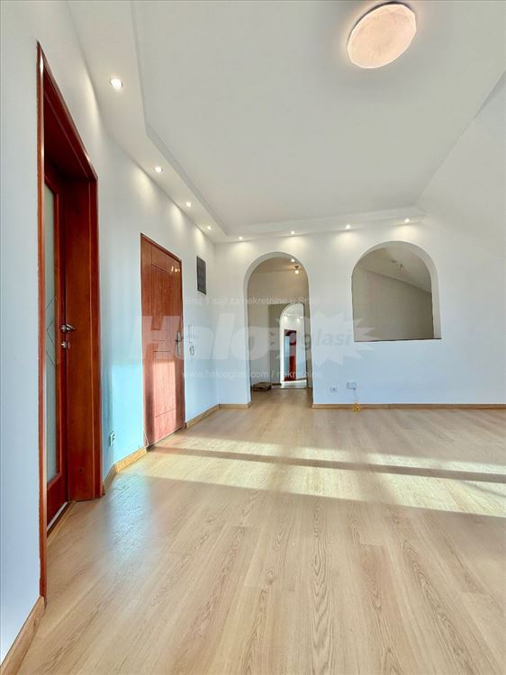 Izdajem 45m2, 72m2 i 64m2 u istoj zgradi — 2