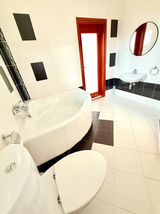 Izdajem 45m2, 72m2 i 64m2 u istoj zgradi — 6