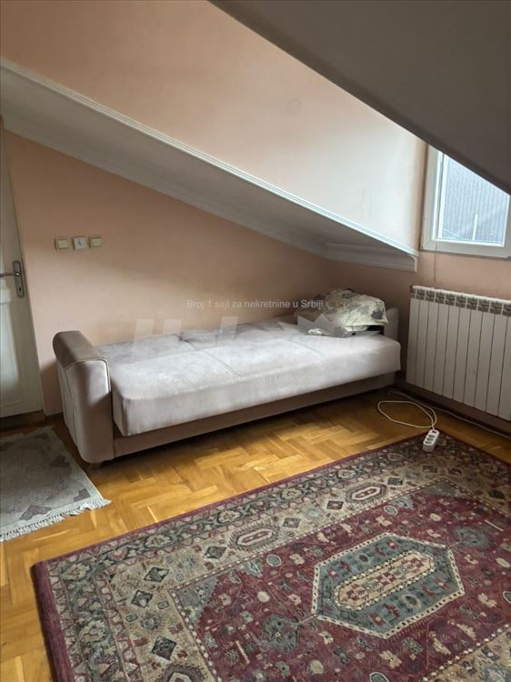 Izdajem apartman kod Cvetkove pijace — 2