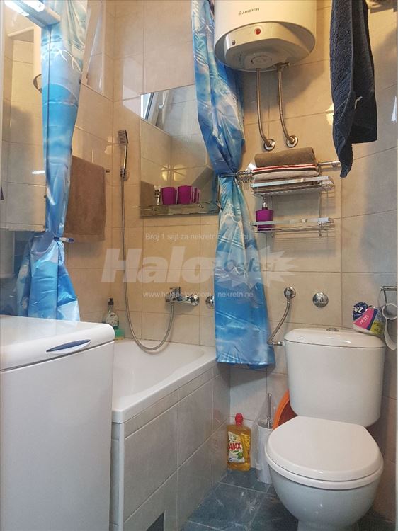Izdajem CENTAR Stari grad 1,5 stan 42m2 Dečanska — 3