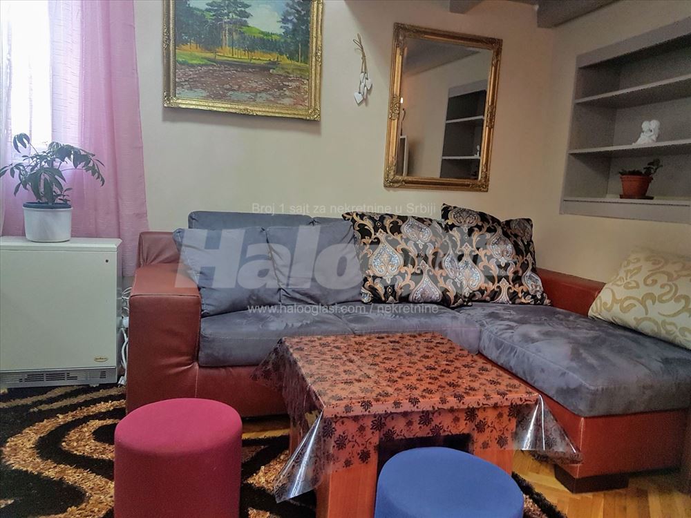 Izdajem CENTAR Stari grad 1,5 stan 42m2 Dečanska — 5