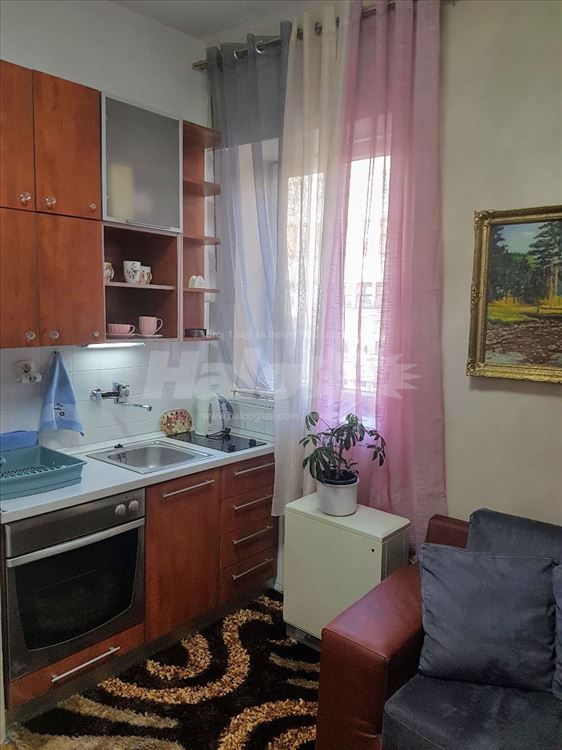 Izdajem CENTAR Stari grad 1,5 stan 42m2 Dečanska — 7