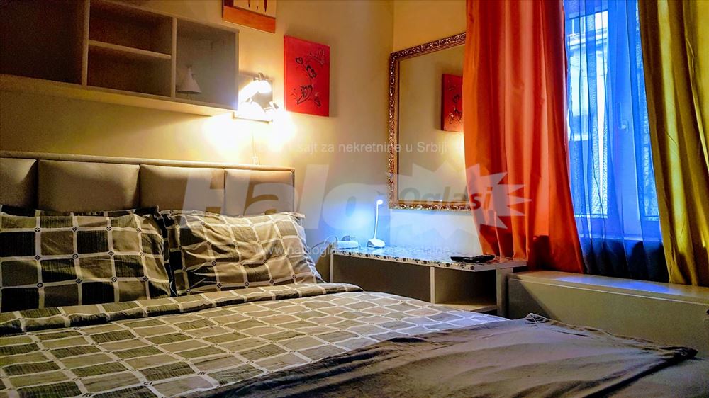 Izdajem CENTAR Stari grad 1,5 stan 42m2 Dečanska — 12