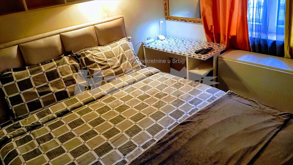 Izdajem CENTAR Stari grad 1,5 stan 42m2 Dečanska — 13