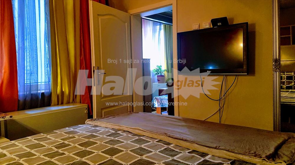 Izdajem CENTAR Stari grad 1,5 stan 42m2 Dečanska — 14