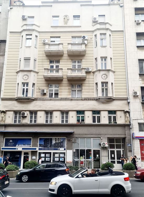 Izdajem CENTAR Stari grad 1,5 stan 42m2 Dečanska — 15