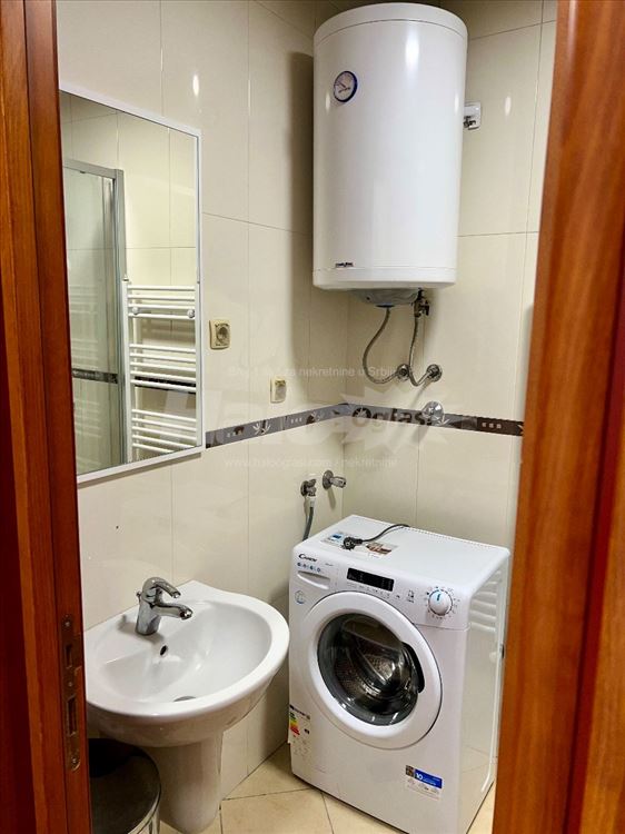 Izdajem cetvorosoban stan na Vracaru — 15