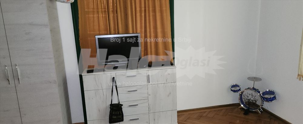 Izdajem cetvorosoban Zvezdara Bulbulder Beograd — 4