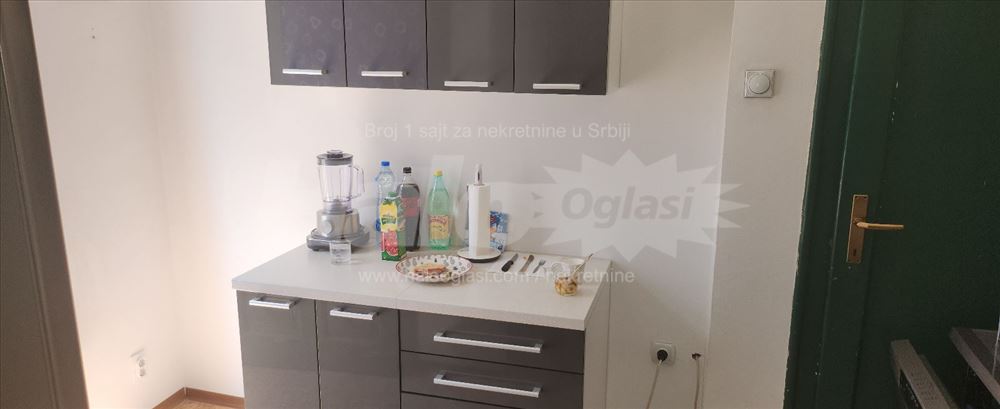 Izdajem cetvorosoban Zvezdara Bulbulder Beograd — 13