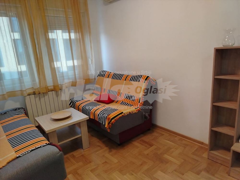 Izdajem dvoiposoban, lep, funkcionalan stan — 2