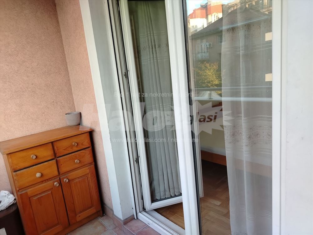 Izdajem dvoiposoban, lep, funkcionalan stan — 10
