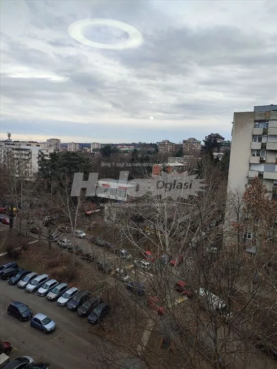 Izdajem dvoiposoban stan, Miljakovac 1 — 5