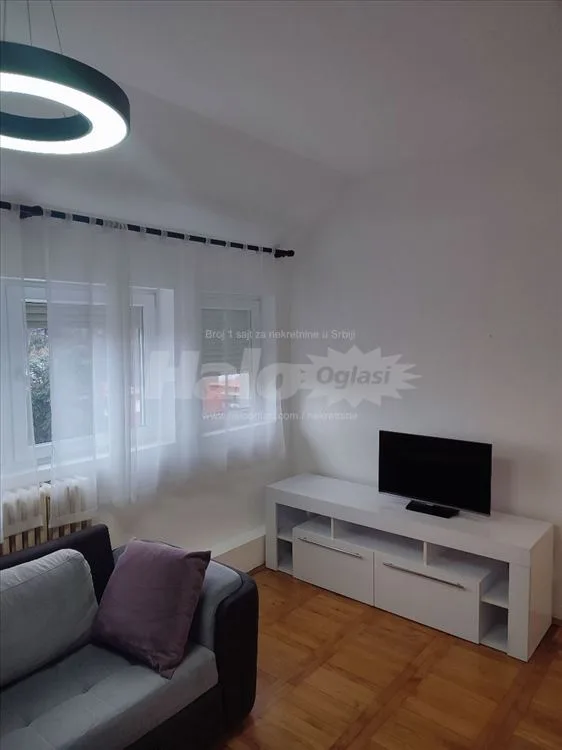 Izdajem dvoiposoban stan, Miljakovac 1 — 7