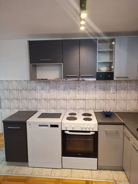 Izdajem dvoiposoban stan, Miljakovac 1 — 9