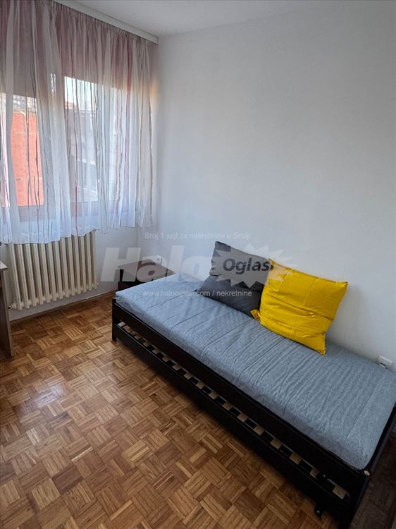 Izdajem dvoiposobni namesten stan na Banjici. Vlas — 6